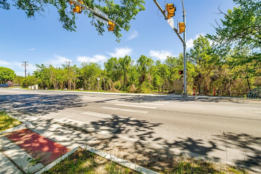 285 Roaring Springs, Westworth Village, TX for sale - Building Photo - Image 2 of 3