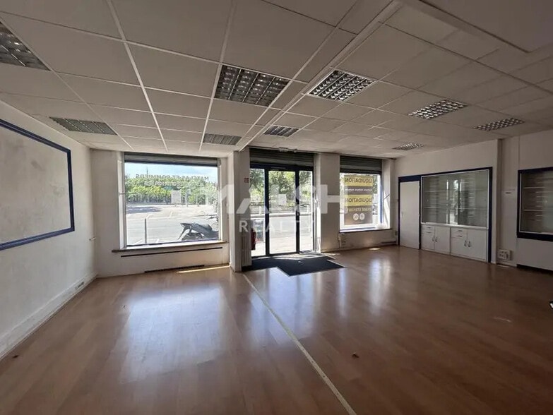 Retail in Lyon for lease - Interior Photo - Image 3 of 5