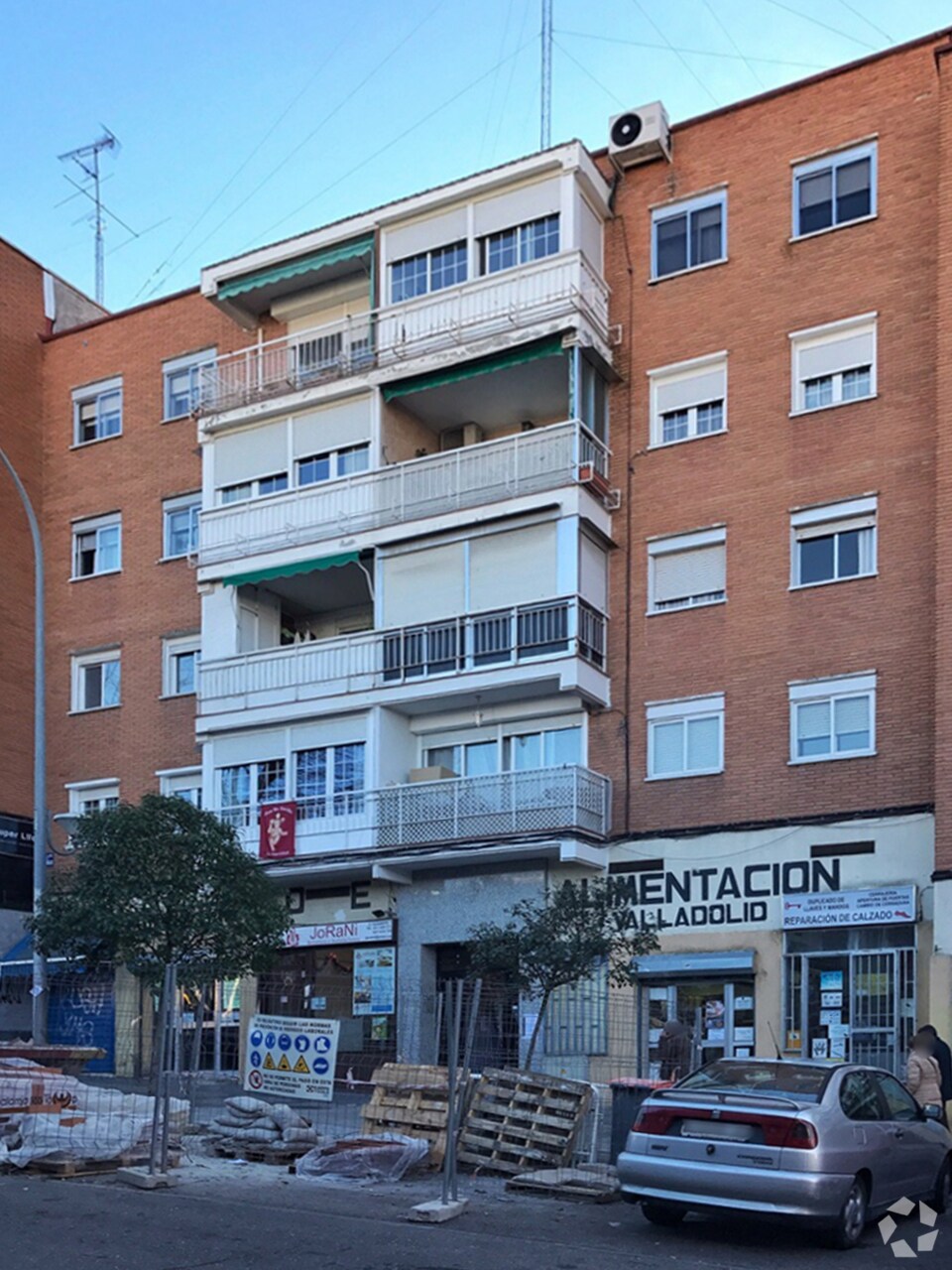Calle Valladolid, Alcorcón, Madrid for sale Primary Photo- Image 1 of 3