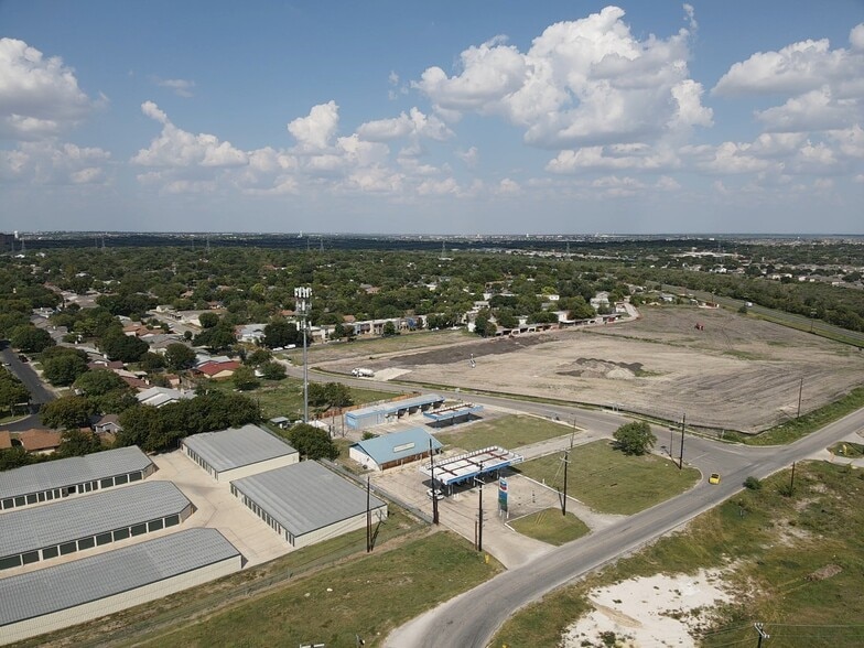 7407 Glen Mont Dr, San Antonio, TX for lease - Building Photo - Image 2 of 17