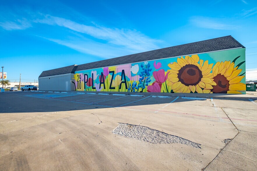 2900 Walnut Hill Ln, Dallas, TX à vendre - Photo du bâtiment - Image 2 de 13