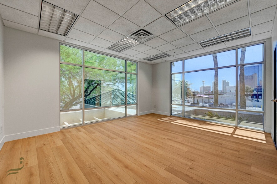 2200 Highland Dr, Las Vegas, NV à louer - Photo du bâtiment - Image 3 de 21