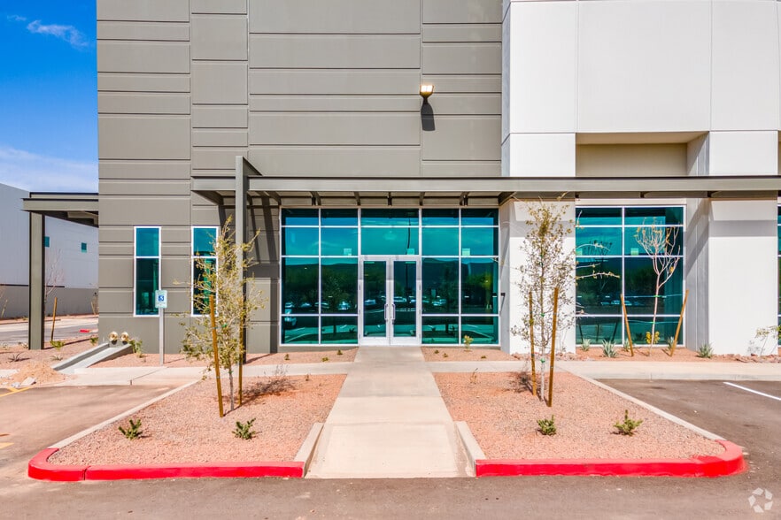 855 N 107th Ave, Avondale, AZ for lease - Building Photo - Image 3 of 7