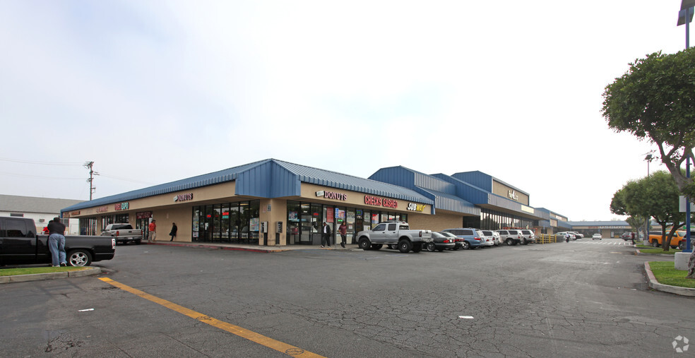 12727-12765 Van Nuys Blvd, Pacoima, CA for lease - Building Photo - Image 2 of 8