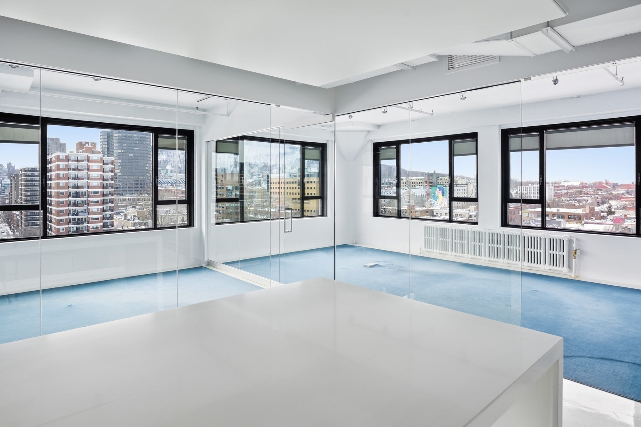 3575 Boul Saint-Laurent, Montréal, QC à louer Photo intérieure- Image 1 de 2