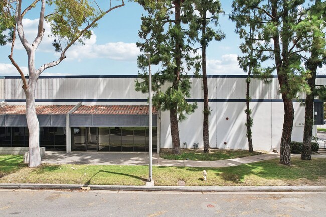 Plus de détails pour 12753 Moore St, Cerritos, CA - Industriel à louer