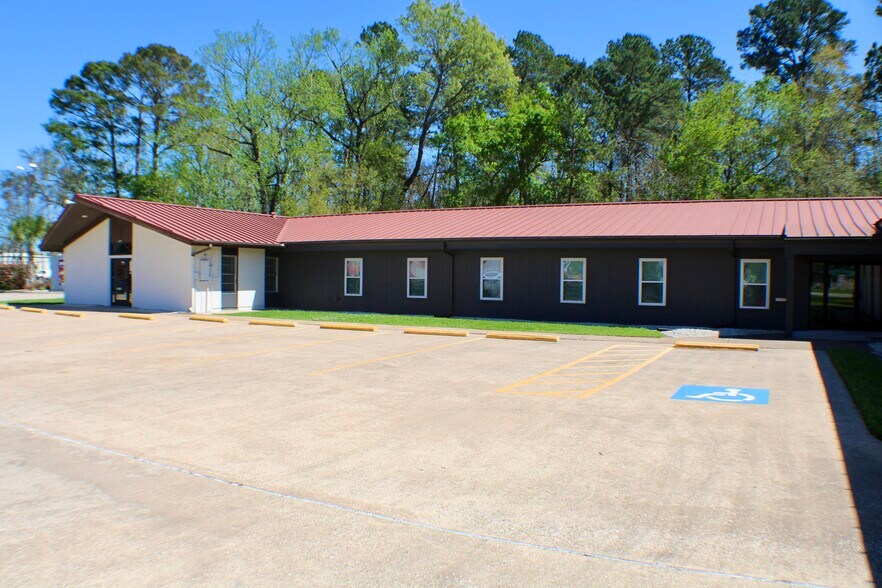 4265 E Lucas Dr, Beaumont, TX à vendre - Photo du bâtiment - Image 3 de 47