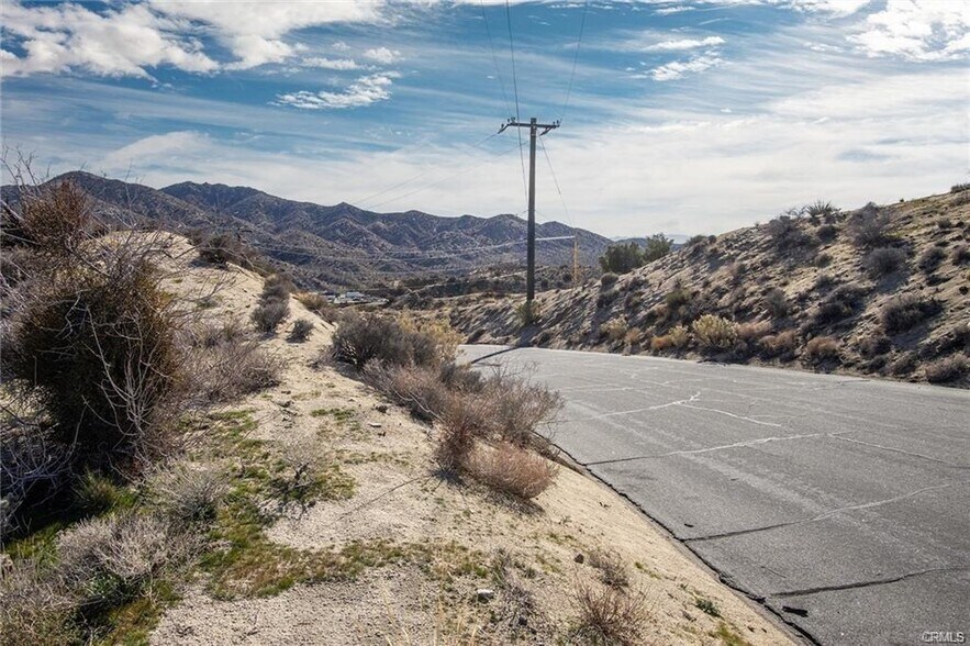 7587 Rockaway Ave, Yucca Valley, CA à vendre - Photo du bâtiment - Image 2 de 5