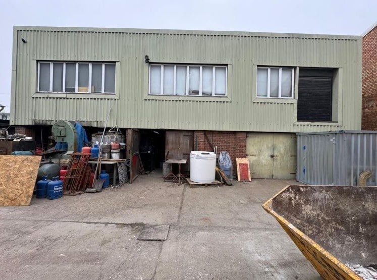 93-97 Island Farm Rd, West Molesey for sale - Building Photo - Image 3 of 4