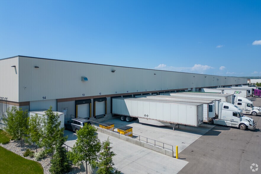 250 Aero Link NE, Calgary, AB for lease - Building Photo - Image 2 of 5