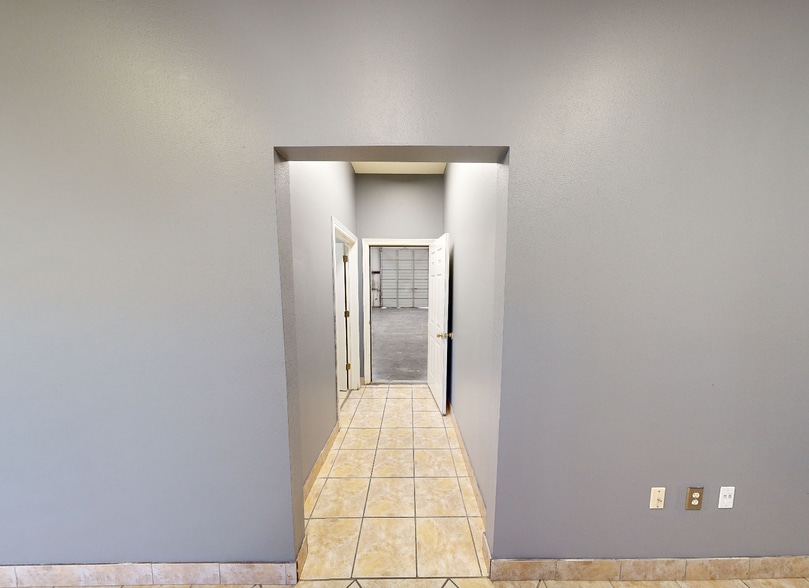 5764-5766 N Thompson St, Springdale, AR for lease - Matterport 3D Scan - Image 2 of 8