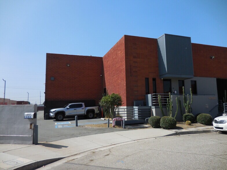 1206-1210 W Jon St, Torrance, CA à louer - Photo du bâtiment - Image 3 de 41