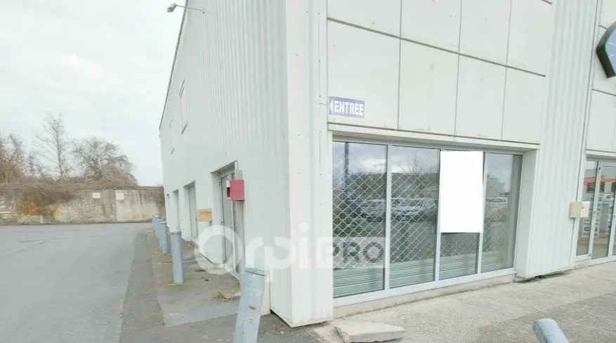 Retail in Bétheny for lease Building Photo- Image 1 of 5
