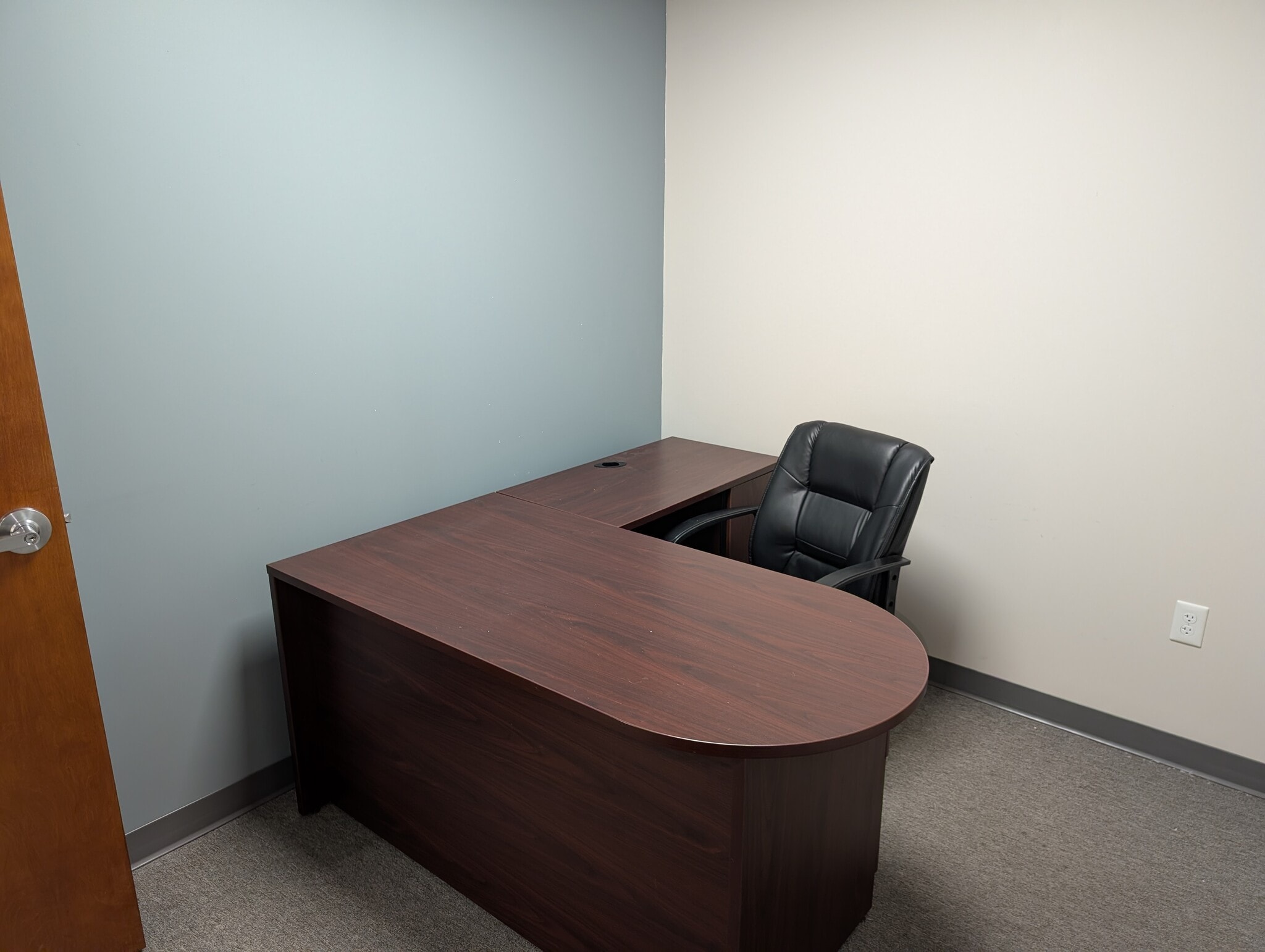 801 W Bay Dr, Largo, FL à louer Photo intérieure- Image 1 de 13