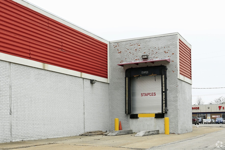 1733-1875 Midway Mall N, Elyria, OH for lease - Building Photo - Image 2 of 9