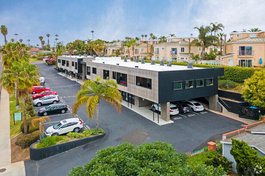 2110 S Coast Hwy 101, Oceanside, CA à louer - Photo du bâtiment - Image 2 de 14