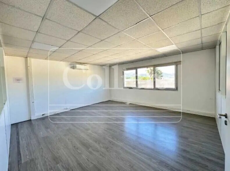 Office in Aubagne for lease - Interior Photo - Image 2 of 7