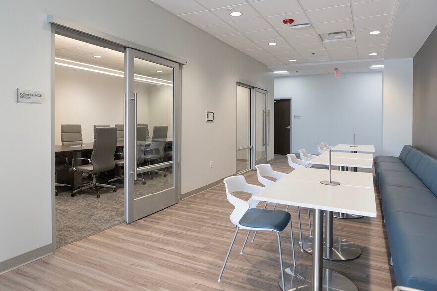 101 N Pine St, Spartanburg, SC à louer - Photo intérieure - Image 3 de 13