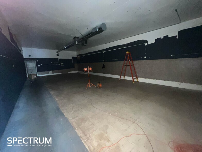 7327-7329 Canoga Ave, Canoga Park, CA à louer - Photo du bâtiment - Image 3 de 5