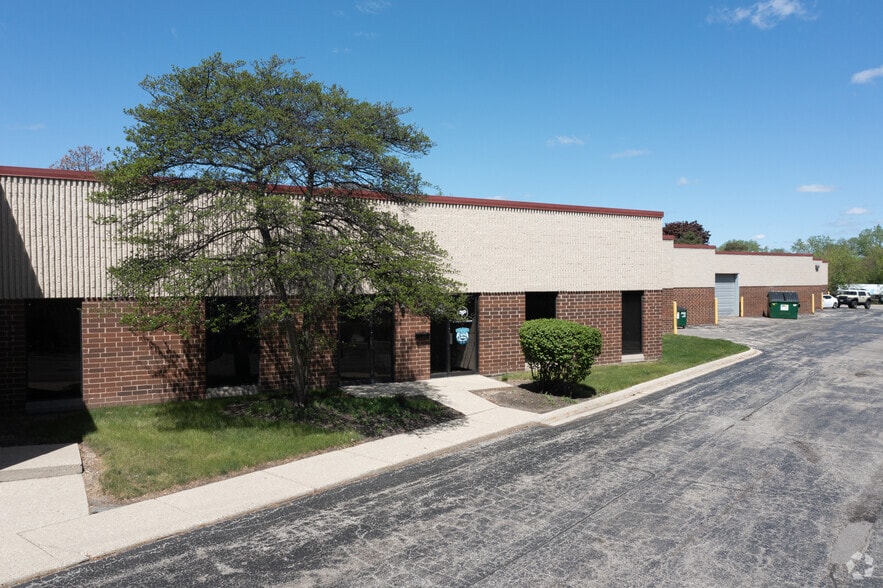 5420 Newport Dr, Rolling Meadows, IL for lease - Building Photo - Image 1 of 6