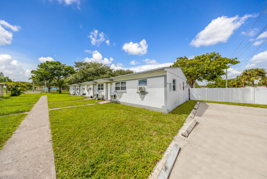 711 SW 10th St, Dania Beach, FL for sale - Building Photo - Image 1 of 12