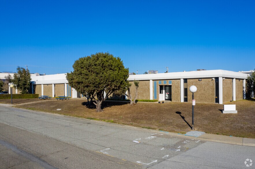 458 Carlton Ct, South San Francisco, CA à louer - Photo du bâtiment - Image 2 de 4