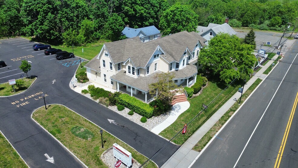 33 N Main St, Marlboro, NJ à louer - Photo du bâtiment - Image 2 de 29
