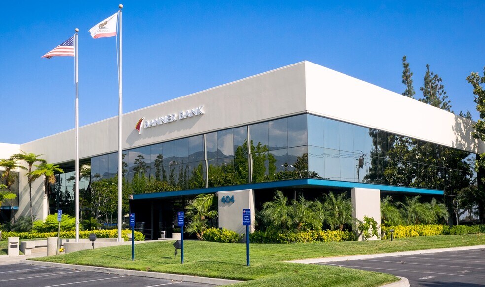 406 E Huntington Dr, Monrovia, CA à louer - Photo du bâtiment - Image 2 de 7