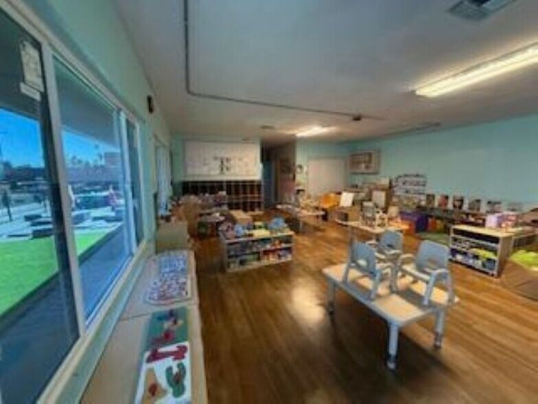 1455 E Lynwood Dr, San Bernardino, CA à vendre - Photo du bâtiment - Image 3 de 46