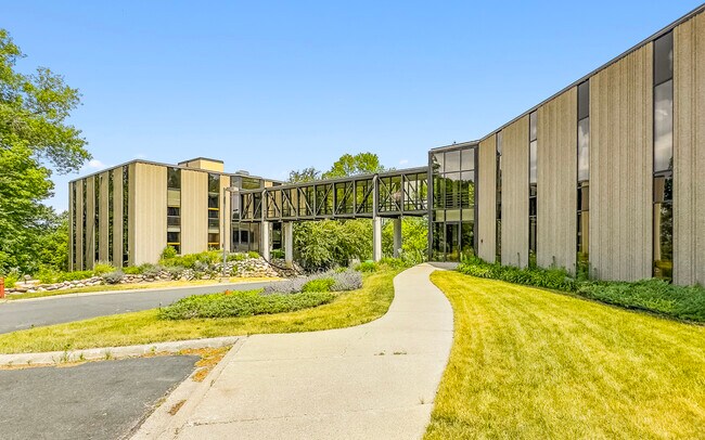 Plus de détails pour 1800 Pioneer Creek Ctr, Maple Plain, MN - Bureau, Local d'activités à louer