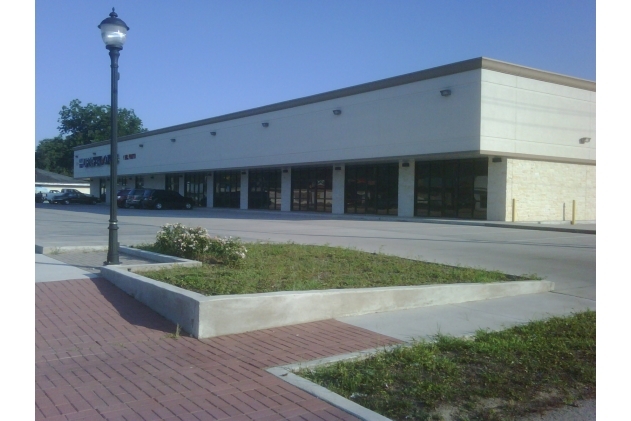 200-201 N Main St, Sweeny, TX for lease - Primary Photo - Image 1 of 9