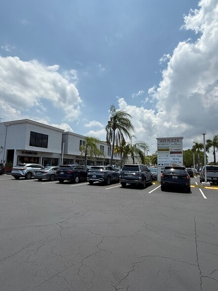429 W Hallandale Beach Blvd, Hallandale, FL for lease - Building Photo - Image 3 of 4