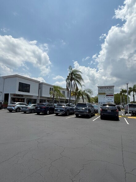 429 W Hallandale Beach Blvd, Hallandale, FL à louer - Photo du bâtiment - Image 3 de 4
