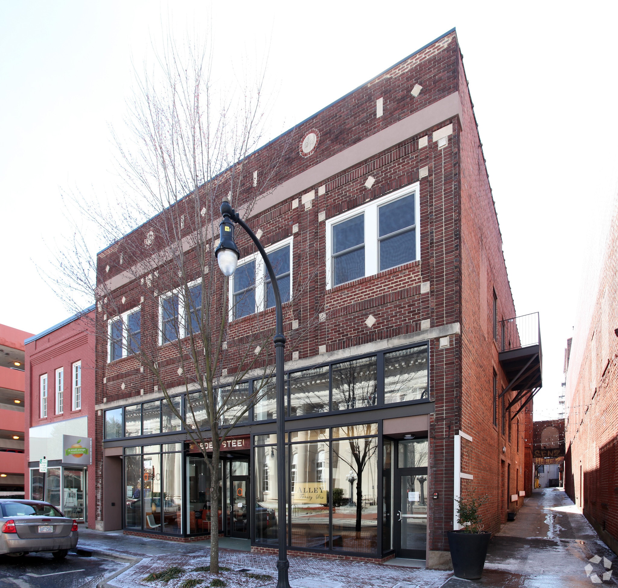 320 E Chapel Hill St, Durham, NC for lease Primary Photo- Image 1 of 8