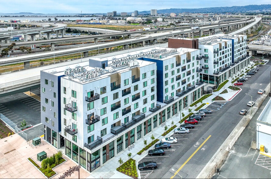 2121 Wood St, Oakland, CA for lease - Building Photo - Image 2 of 16