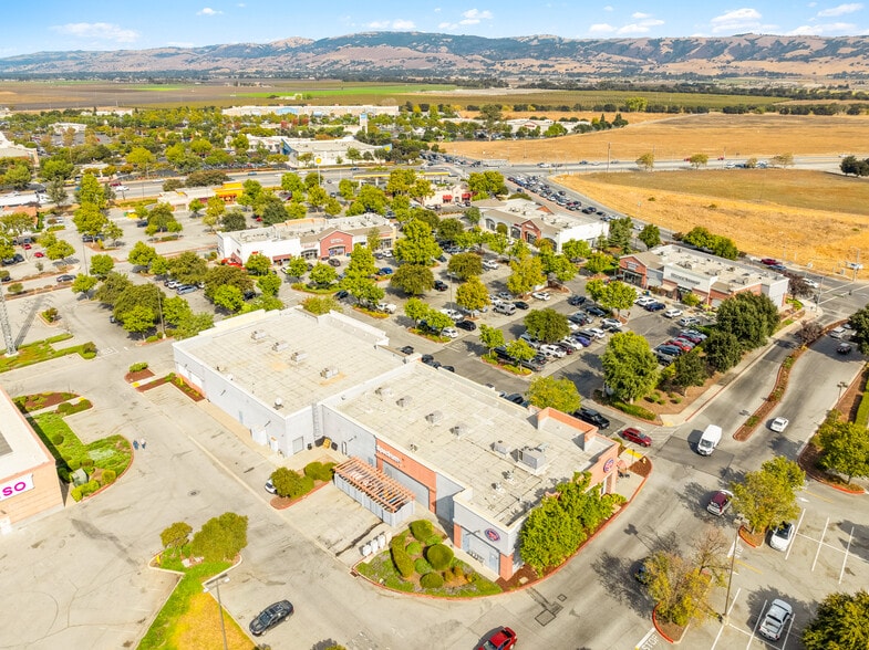 6845-6855 Camino Arroyo dr, Gilroy, CA for sale - Building Photo - Image 2 of 6