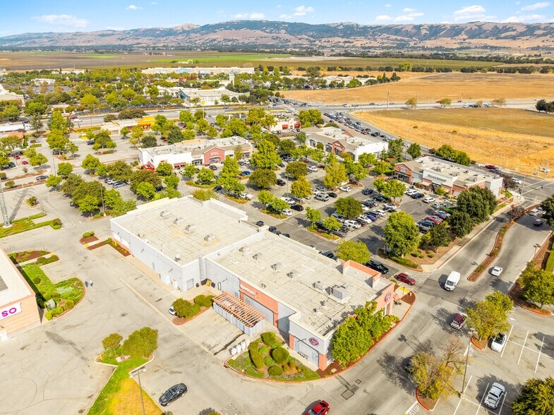 6845-6855 Camino Arroyo dr, Gilroy, CA à vendre - Photo du bâtiment - Image 2 de 6