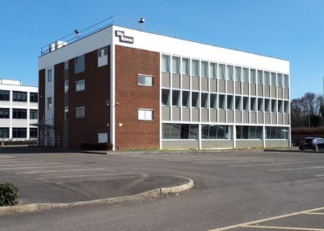 Corinium Ave, Gloucester à louer Photo du bâtiment- Image 1 de 6