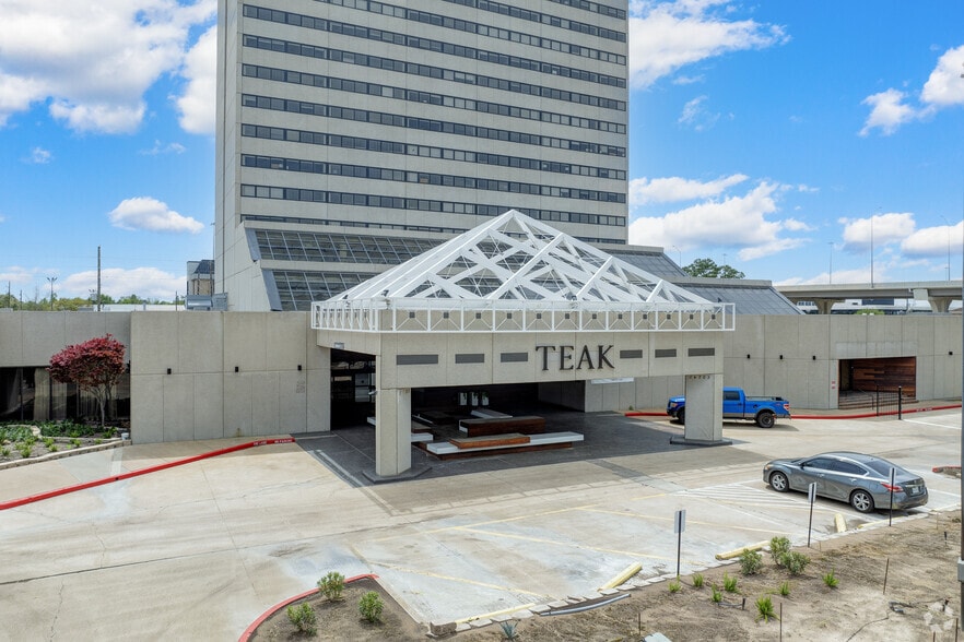 14703 Park Row, Houston, TX for lease - Building Photo - Image 1 of 17