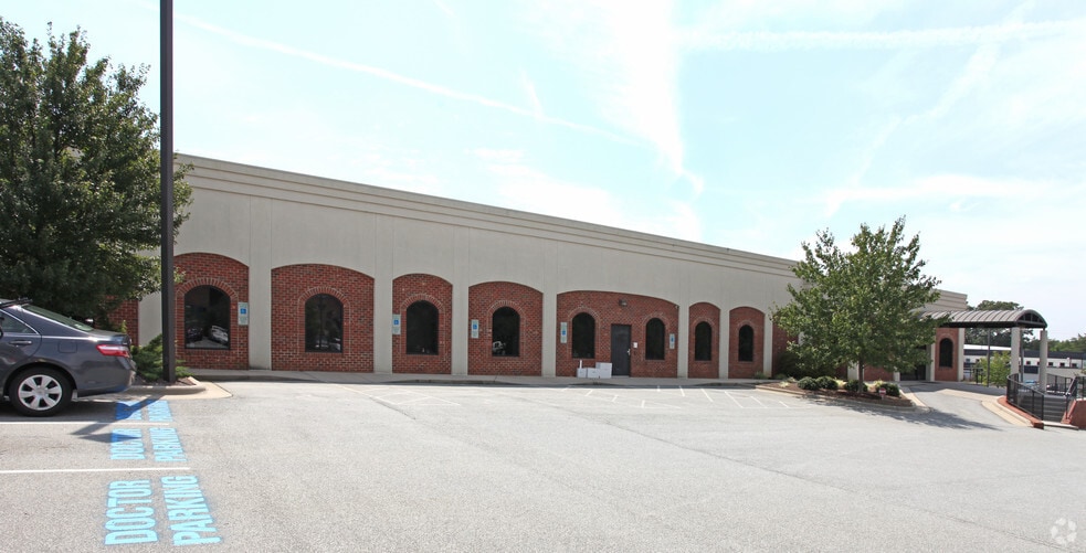 1908 Lendew St, Greensboro, NC for lease - Primary Photo - Image 1 of 9