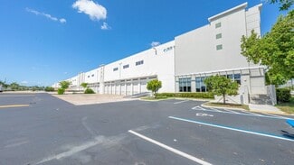 Plus de détails pour 2500 Commerce Center Way, Pembroke Park, FL - Industriel à louer
