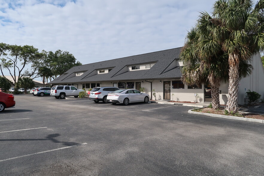 5235 Ramsey Way, Fort Myers, FL for lease - Primary Photo - Image 1 of 30