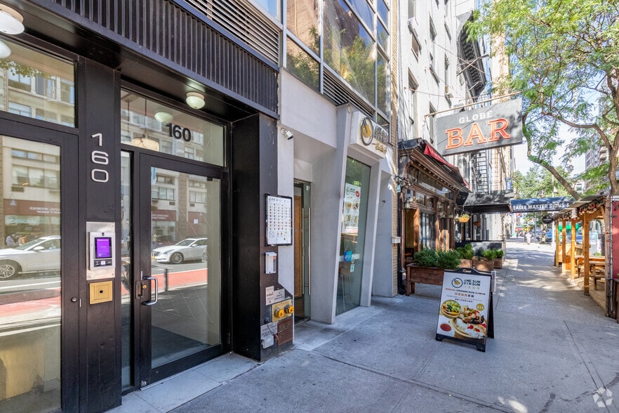160 E 23rd St, New York, NY for lease - Building Photo - Image 2 of 4