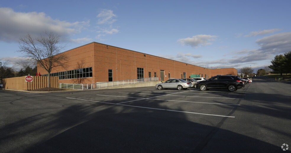 7010 Snowdrift Rd, Allentown, PA à louer - Photo du bâtiment - Image 2 de 4