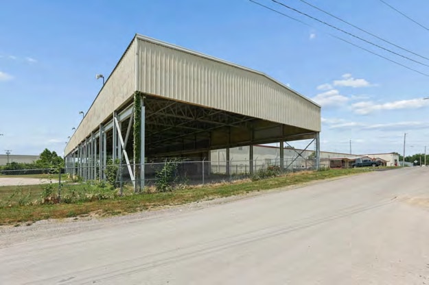 Bellefontaine Industrial Complex portfolio of 3 properties for sale on LoopNet.ca - Building Photo - Image 3 of 21
