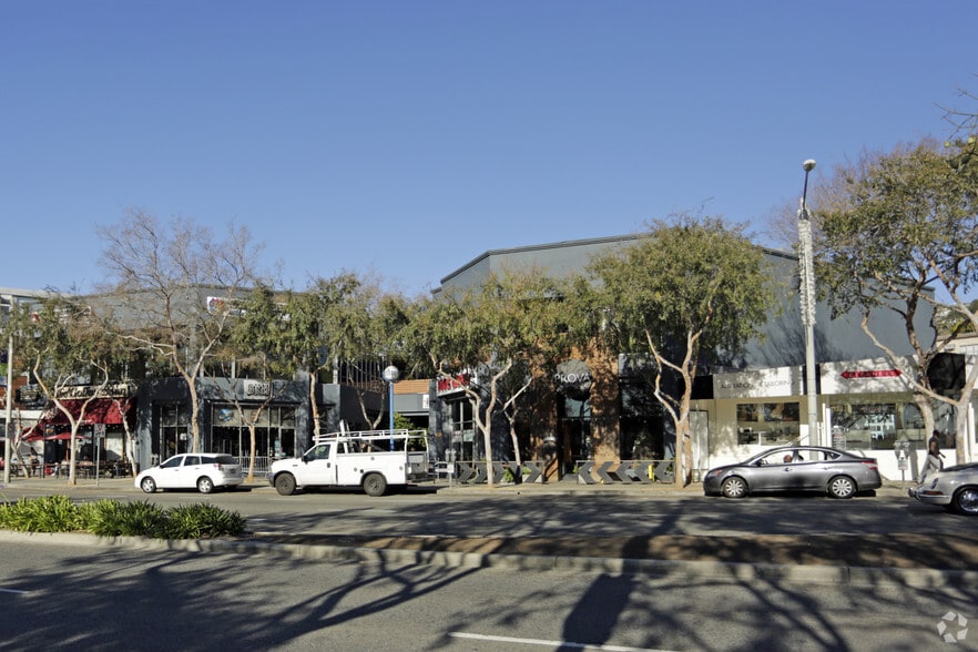 8729-8747 Santa Monica Blvd, West Hollywood, CA à louer - Photo du bâtiment - Image 2 de 8