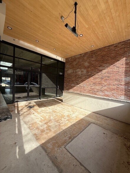 205 E Main St, Norman, OK à louer - Photo du bâtiment - Image 3 de 9