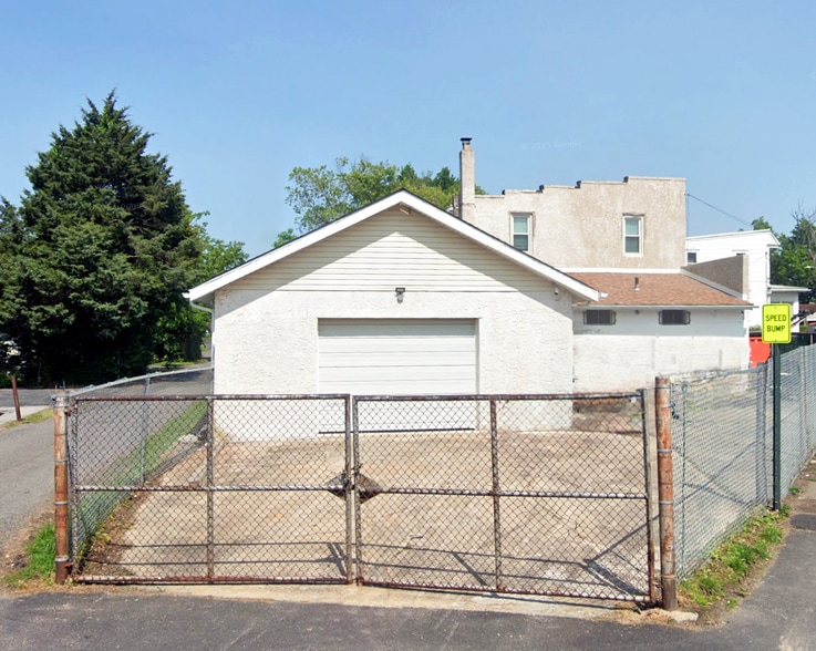640 Taylor Ave, Upper Chichester Township, PA for sale - Building Photo - Image 2 of 5