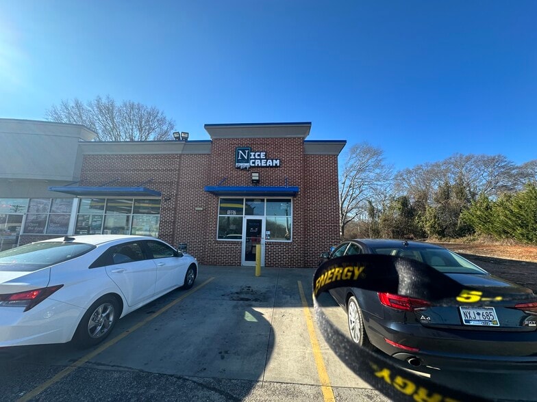 1337 Cedar Lane Rd, Greenville, SC for lease - Building Photo - Image 3 of 10