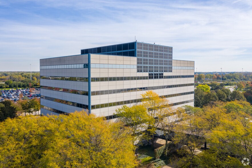 300 N Martingale Rd, Schaumburg, IL à louer - Photo du bâtiment - Image 1 de 11